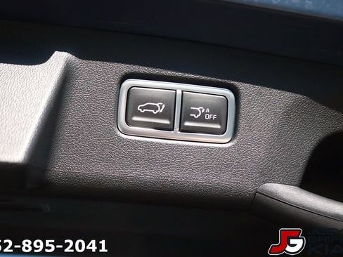 Certified 2025 Kia Sorento SX FWD image 18