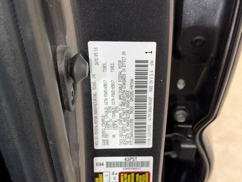 Used 2018 Toyota Tacoma TRD Sport w/ Exterior Package AWD/4WD image 14