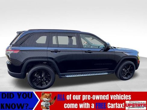 Used 2025 Jeep Grand Cherokee Altitude AWD/4WD image 10