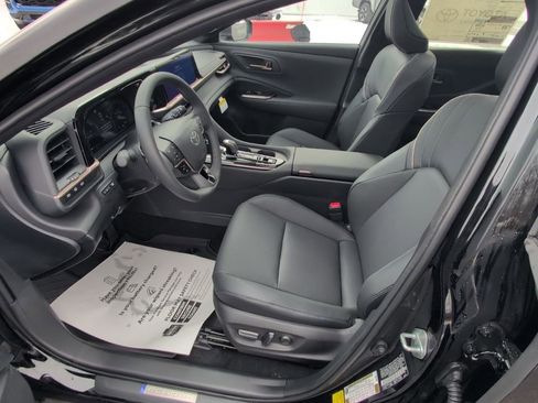 Certified 2025 Toyota Crown Signia w/ Advanced Technology Package image 16