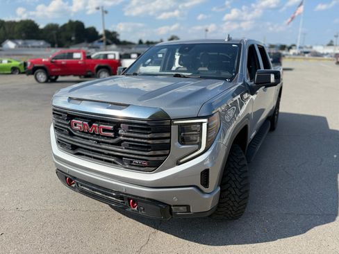 Used 2024 GMC Sierra 1500 AT4 w/ Technology Package AWD/4WD image 17