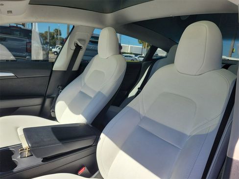 Used 2023 Tesla Model 3 Standard Range image 22