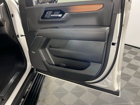 Used 2025 GMC Yukon Denali image 36