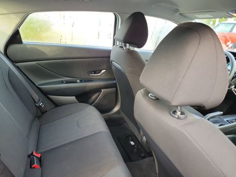 Used 2025 Hyundai Elantra SE FWD image 28