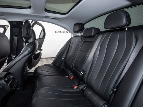 Used 2025 Mercedes-Benz E 350 4MATIC Sedan image 14