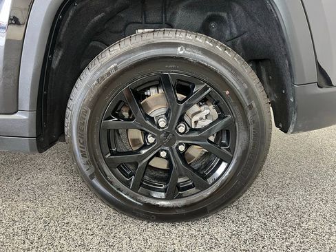 Used 2024 Jeep Grand Cherokee Altitude image 22