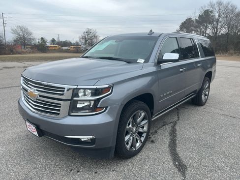 Used 2018 Chevrolet Suburban Premier image 2