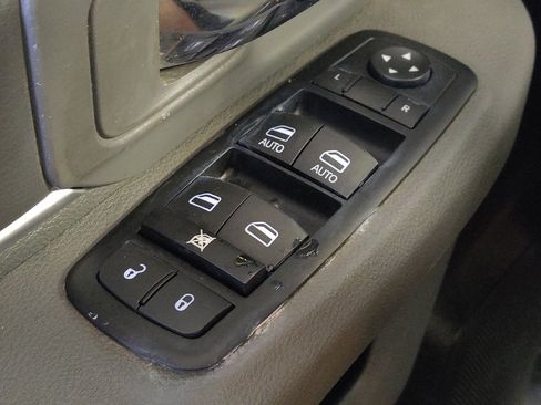 Used 2017 RAM 1500 Classic SLT RWD image 27