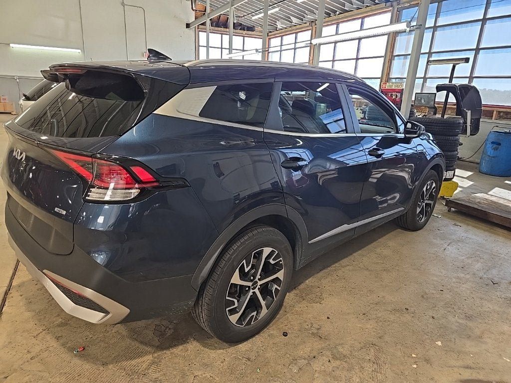 Used 2023 Kia Sportage EX AWD/4WD image 11