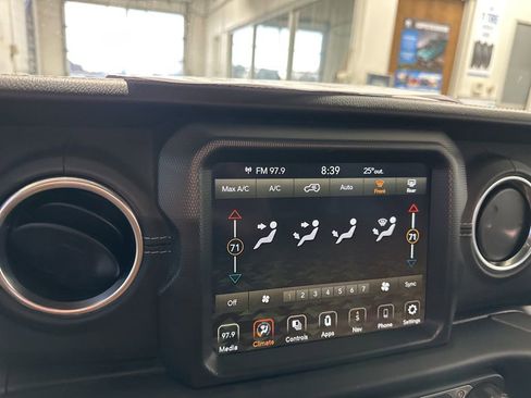 Used 2022 Jeep Wrangler Unlimited Sahara 4xe image 33