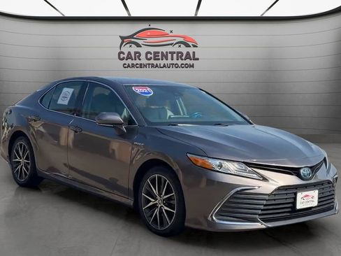 Used 2021 Toyota Camry XLE FWD image 7
