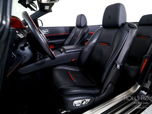 Used 2019 Rolls-Royce Dawn RWD image 13
