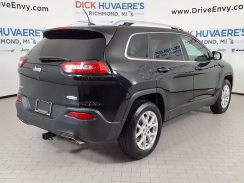 Used 2018 Jeep Cherokee Latitude Plus w/ Cold Weather Group AWD/4WD image 4