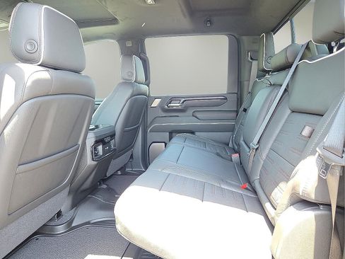 Used 2025 GMC Sierra 2500 AT4X AWD/4WD image 10