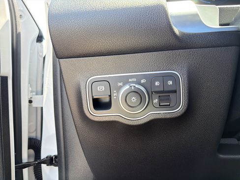 Used 2023 Mercedes-Benz GLB 250 4MATIC image 26