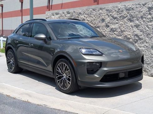Certified 2025 Porsche Macan Electric image 9