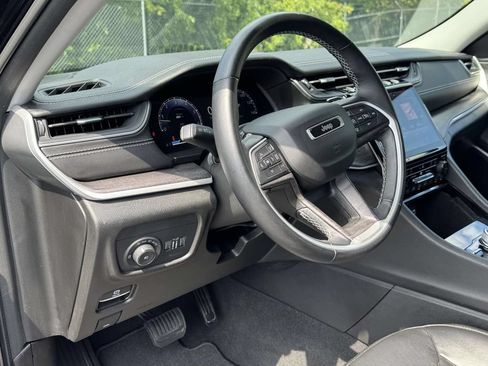 Used 2022 Jeep Grand Cherokee L Limited AWD/4WD image 2