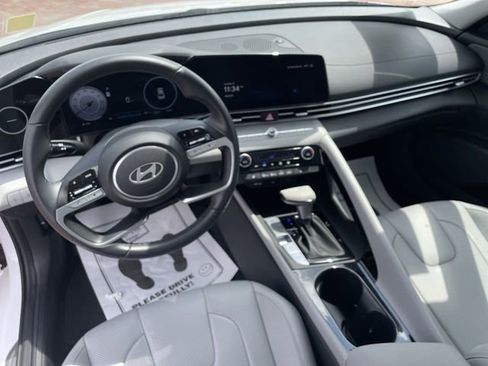 Used 2024 Hyundai Elantra Limited FWD image 16