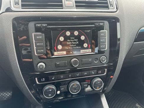 Used 2015 Volkswagen Jetta SEL FWD image 17