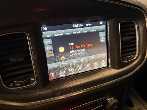 Used 2017 Dodge Charger SXT image 12