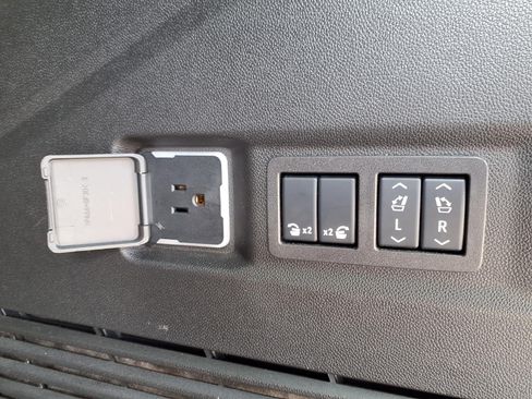 Used 2025 GMC Yukon AT4 Ultimate AWD/4WD image 35
