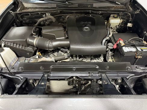 Used 2022 Toyota Tacoma TRD Off-Road w/ Technology Package AWD/4WD image 12