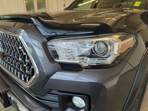 Used 2019 Toyota Tacoma TRD Off-Road image 11