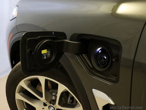 Used 2026 BMW X5 xDrive50e w/ Climate Comfort Package image 10