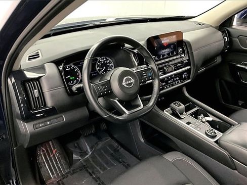 Used 2024 Nissan Pathfinder SV image 13