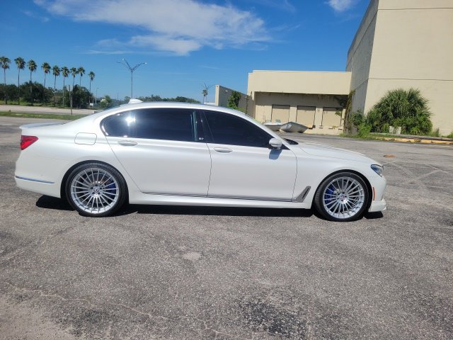 Used 2017 BMW ALPINA B7 xDrive AWD/4WD image 4