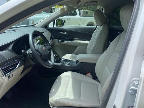Used 2023 Cadillac XT4 Luxury FWD image 11