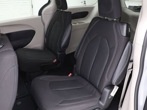 Used 2023 Chrysler Voyager LX image 11