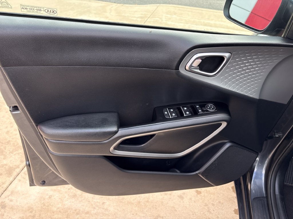Used 2022 Kia Soul LX w/ Technology Package FWD image 10