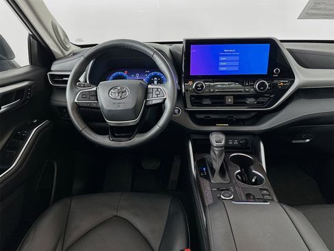 Used 2023 Toyota Highlander Platinum image 22