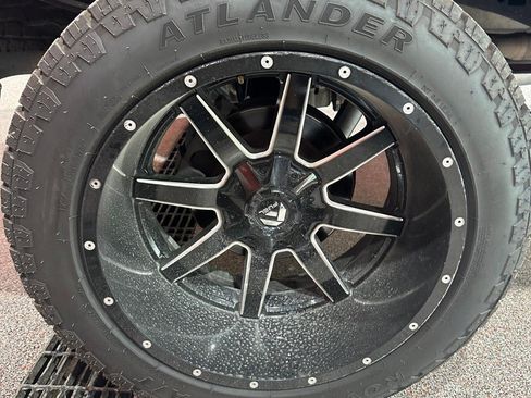 Used 2021 Ford F150 Platinum w/ FX4 Off-Road Package AWD/4WD image 12