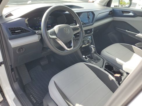 Certified 2024 Volkswagen Taos SE image 20