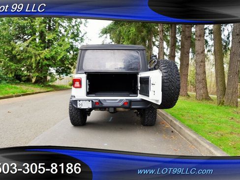 Used 2018 Jeep Wrangler Unlimited Sahara AWD/4WD image 28