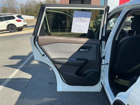 Certified 2023 Nissan Rogue SV image 22