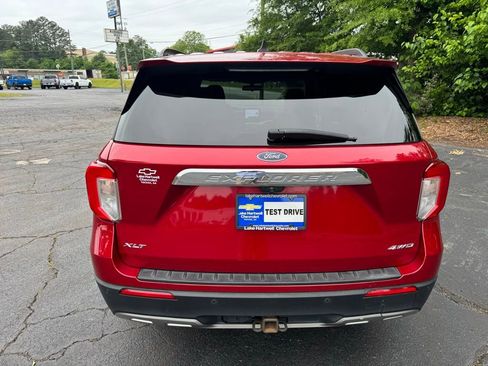 Used 2021 Ford Explorer XLT w/ Equipment Group 202A AWD/4WD image 4