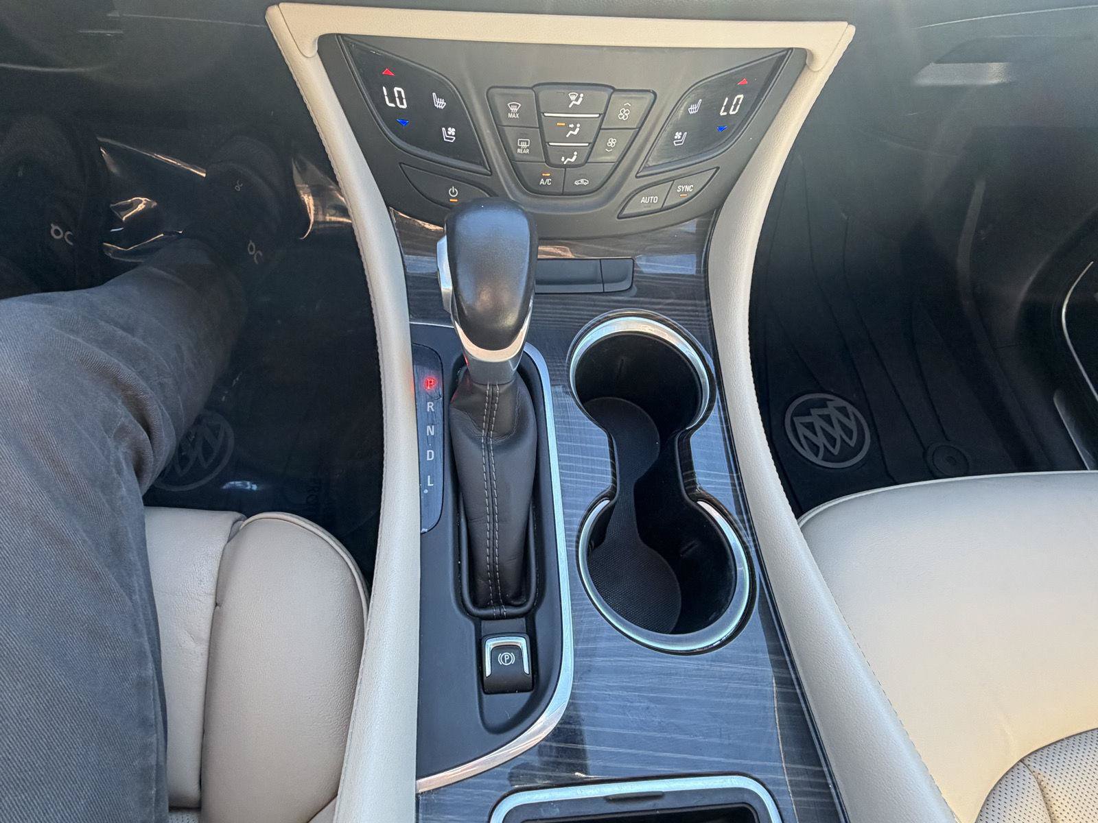 Used 2020 Buick Envision Premium w/ Driver Confidence Package AWD/4WD image 17