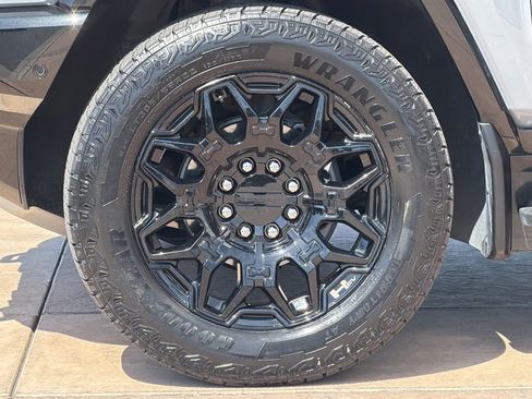 Used 2025 GMC Hummer EV 2X AWD/4WD image 32