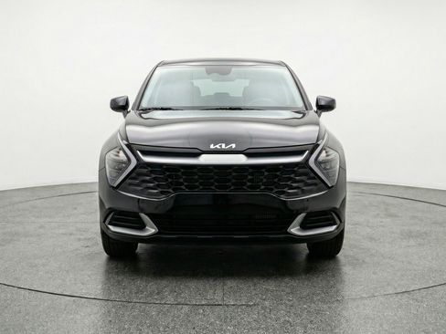 Used 2025 Kia Sportage LX image 2