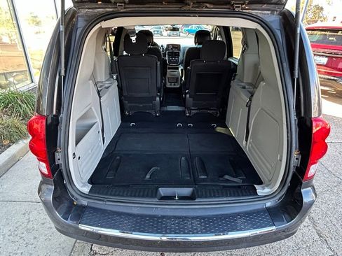 Used 2018 Dodge Grand Caravan SE FWD image 10