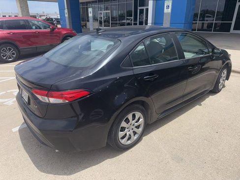 Used 2020 Toyota Corolla LE FWD image 3