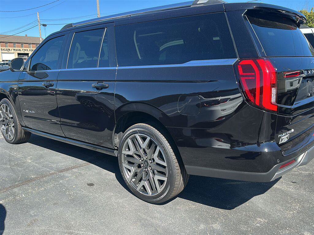 Used 2025 Ford Expedition Max Platinum w/ Platinum Ultimate Package AWD/4WD image 3