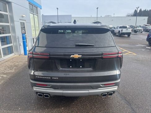 Used 2025 Chevrolet Traverse LT image 6