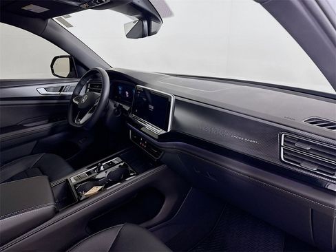 Used 2025 Volkswagen Atlas Cross Sport SEL R-Line image 31