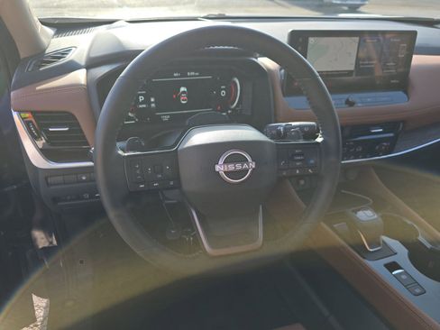 Used 2025 Nissan Rogue Platinum w/ Tech Package AWD/4WD image 5
