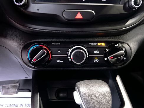 Used 2023 Kia Soul S FWD image 19