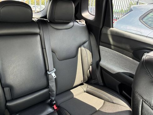 Used 2025 Jeep Compass Latitude AWD/4WD image 33